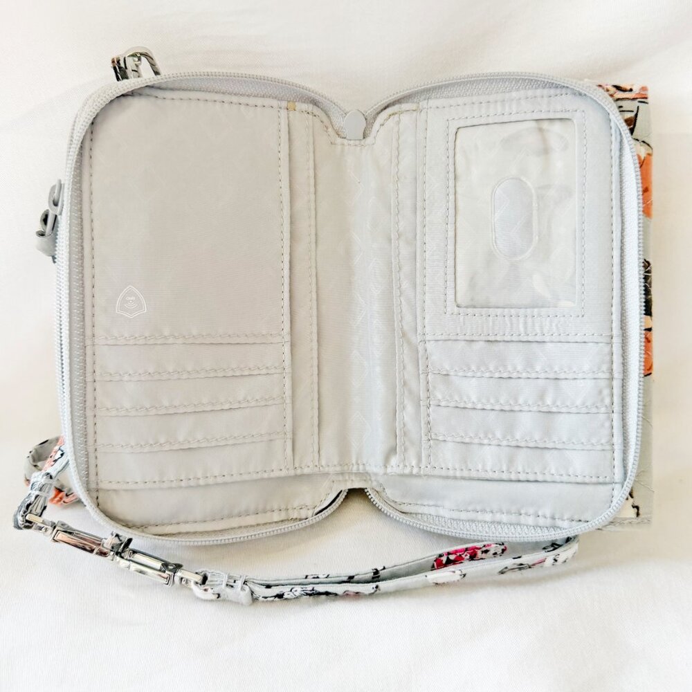 Vera Bradley "Best in Show" Dog Print RFID All-in-One Crossbody & Wristlet - Picture 4 of 6